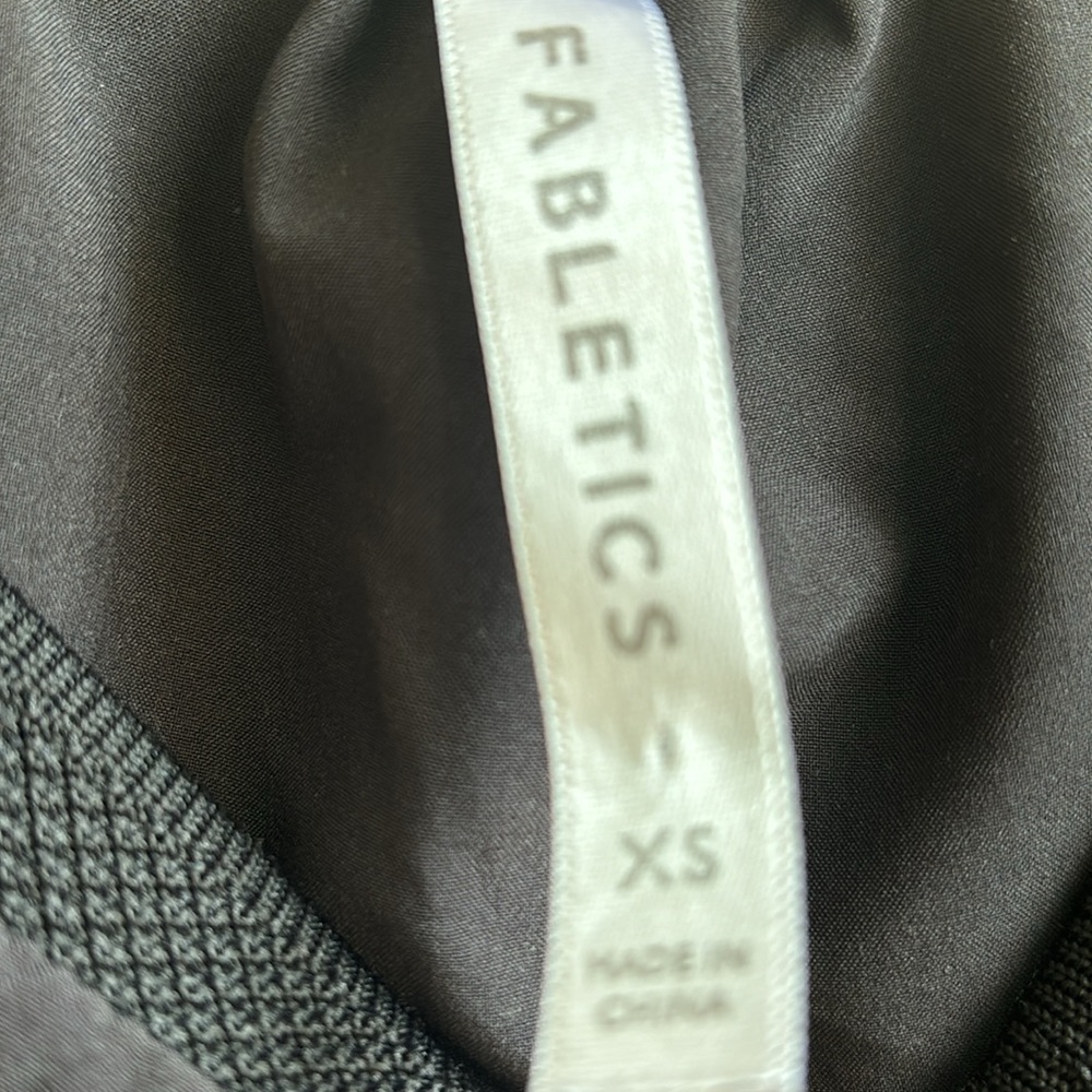 Fabletics long sleeve casual top with shoulder blade cut outs Xs EUC - Picture 6 of 9